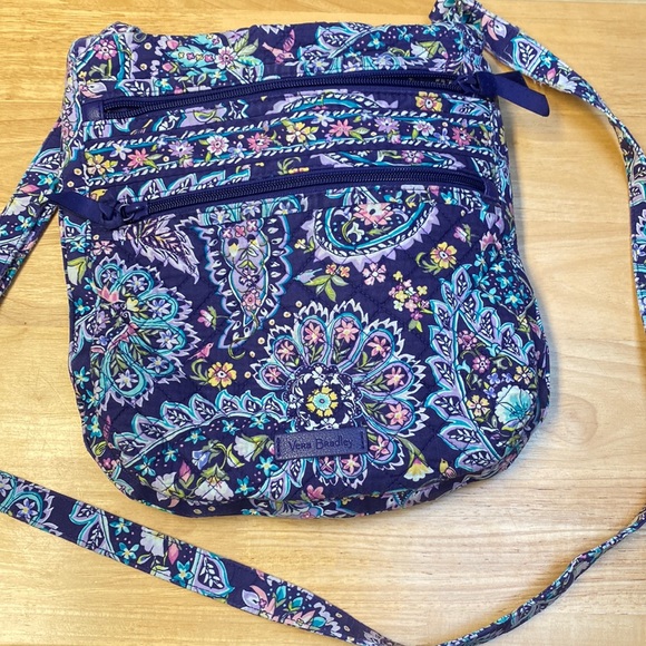 Vera Bradley Handbags - Vera Bradley French paisley hipster